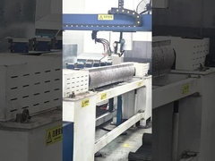 Οι ηλεκτρόδοι από σφουγγάρι τιτανίου συγκολλούνται.